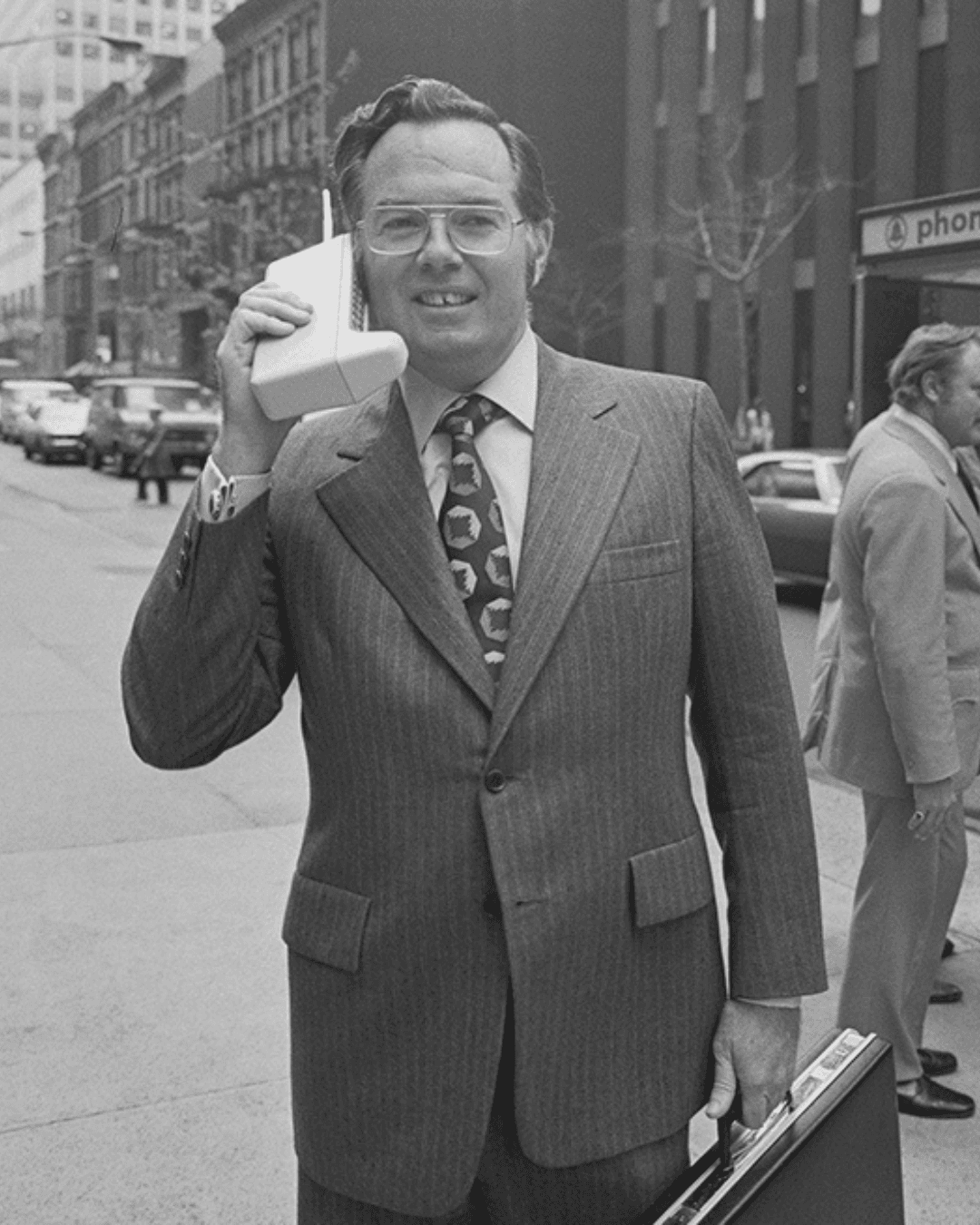 Cell Phone History: From the First Call to Today’s Smart Tech Era Published by 2USE UAE | Last updated: July 2025